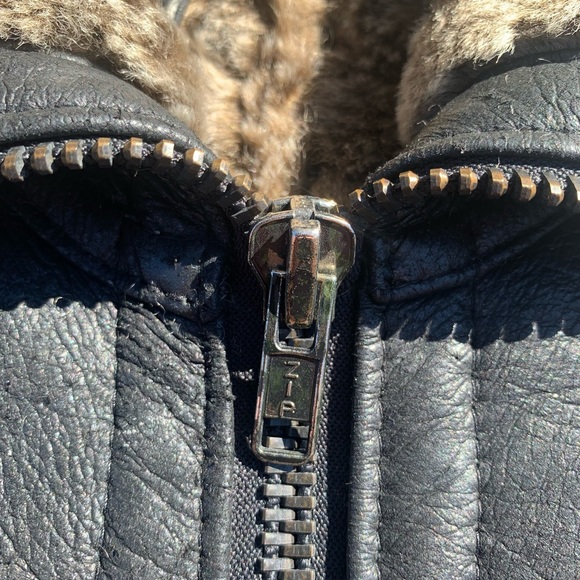 Vintage Shearling Black Leather Bomber Jacket - Picture 9 of 10